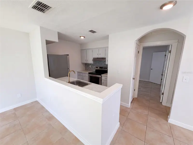 411 Dorchester Sq, FL