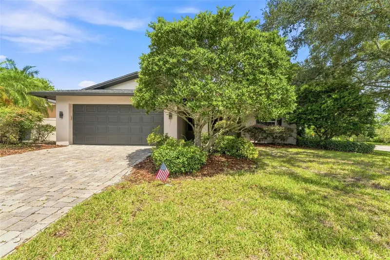 300 N Bay Hills Blvd, FL