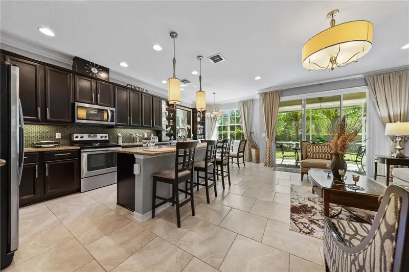 215 Maybeck, FL