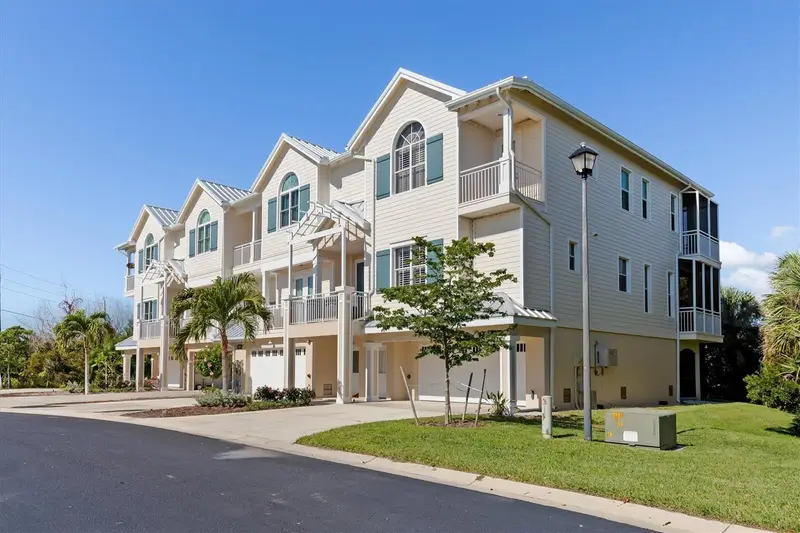 10300 Tarpon Landings Ter #4, FL