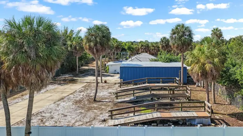 102 Trouve Ln, FL
