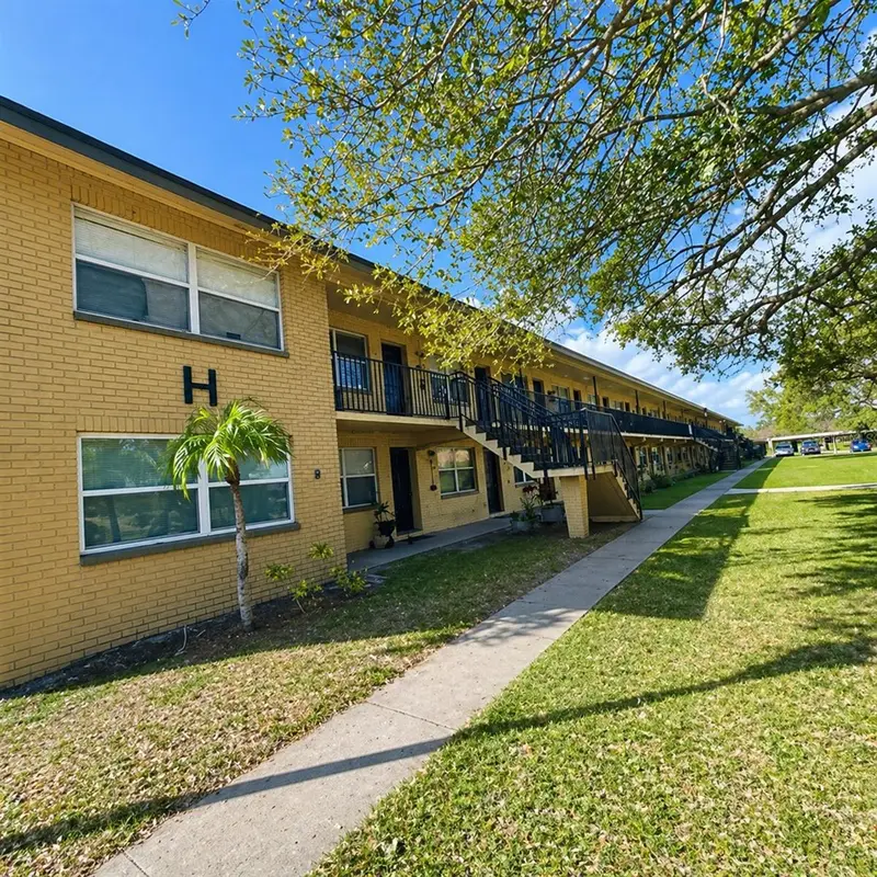 2501 Harn Blvd #H27, FL