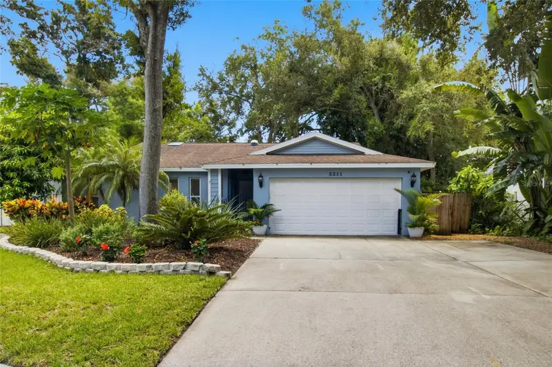 3211 Coventry N, FL