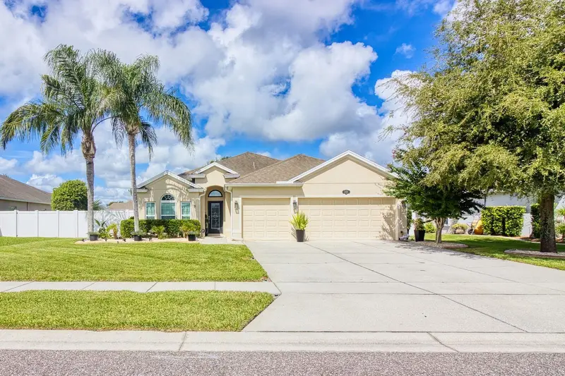 806 Snapdragon Dr, FL