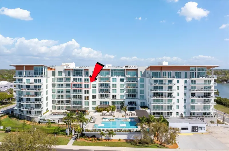 1020 Sunset Point Rd #505, FL