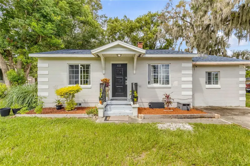 652 N Stone St, FL