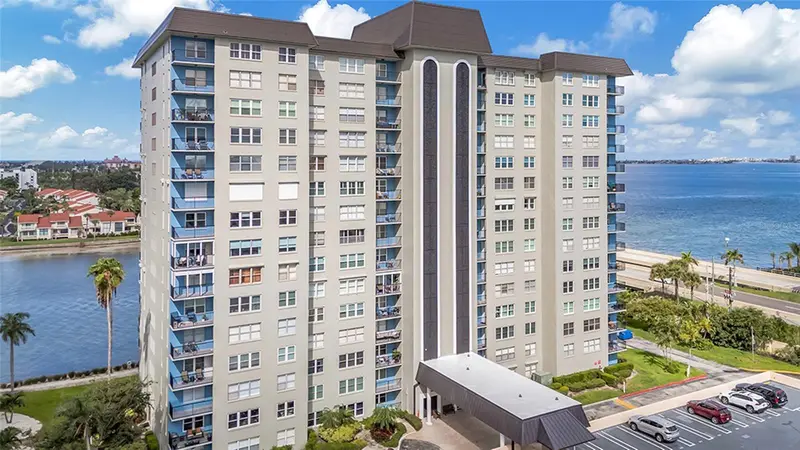 5220 Brittany Dr S #201, FL