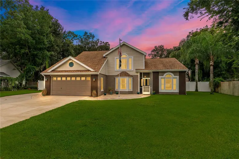 460 Champagne Cir, FL