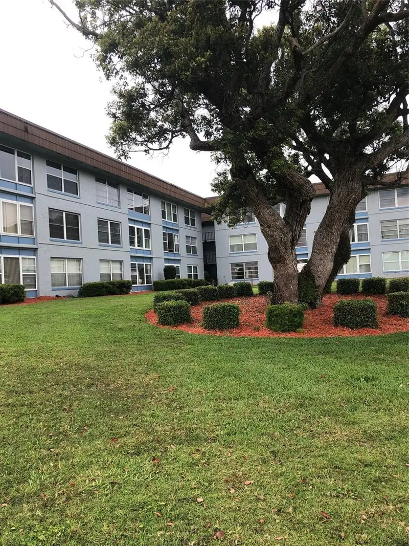 333 Lake Howard Dr Nw #302b, FL