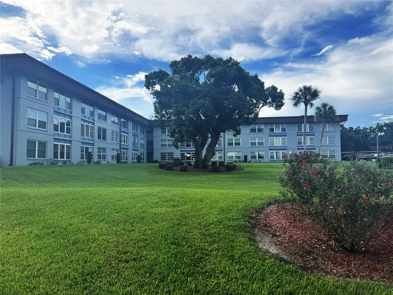 333 Lake Howard Dr Nw #302b, FL