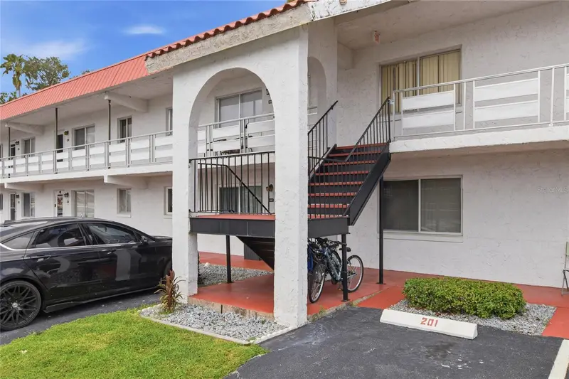 1100 Martinique Dr #203, FL