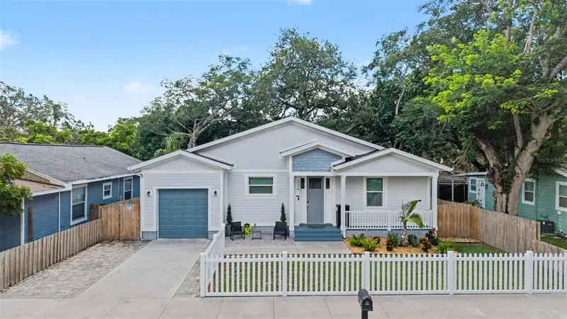 224 W Emily St, FL