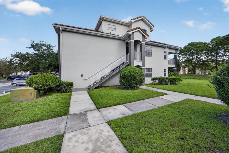 14013 Fairway Island Dr #428, FL