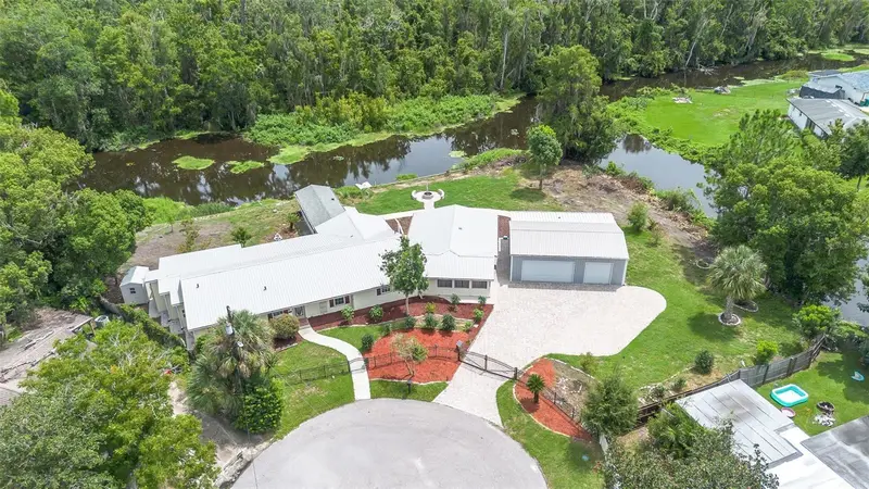 507 Phyllis Cir, FL