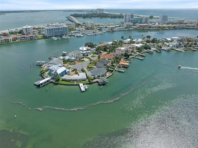 290 Bayside Dr, FL