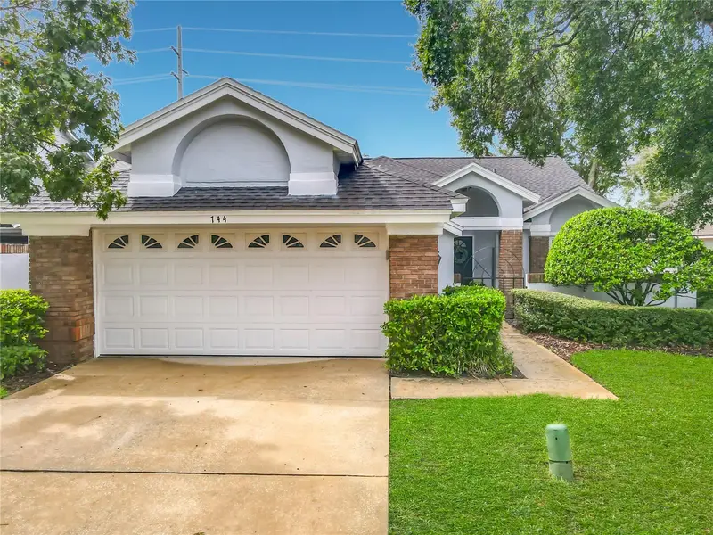 744 Barrington Cir, FL