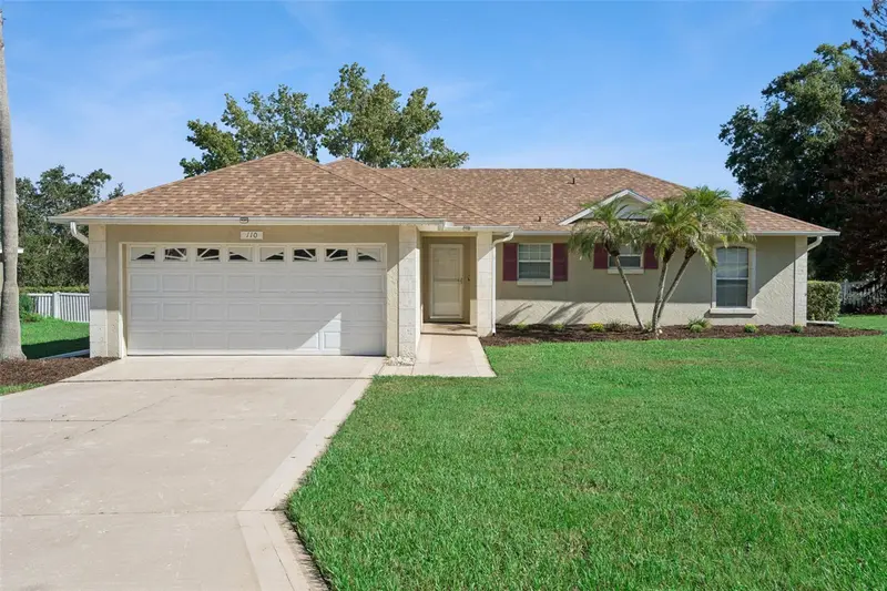 110 Twin Lake Cir, FL