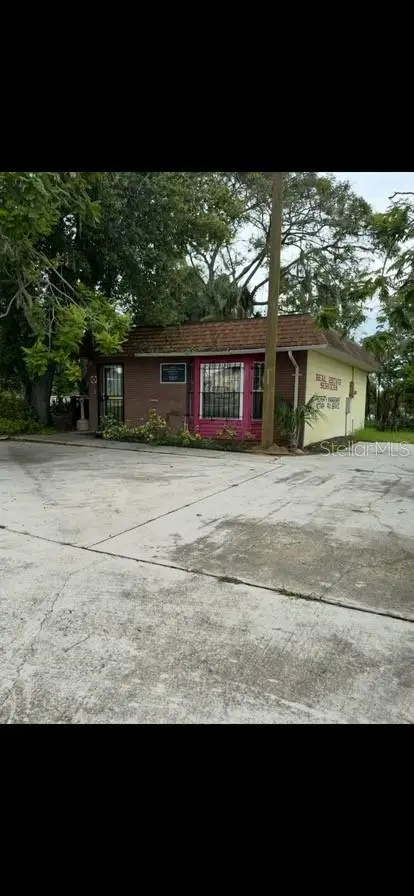 124 N 10th St, FL