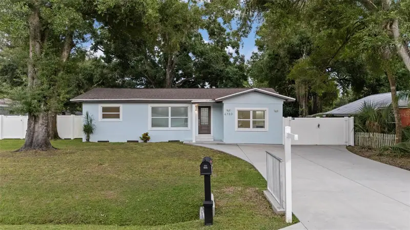 6703 N Boulevard, FL
