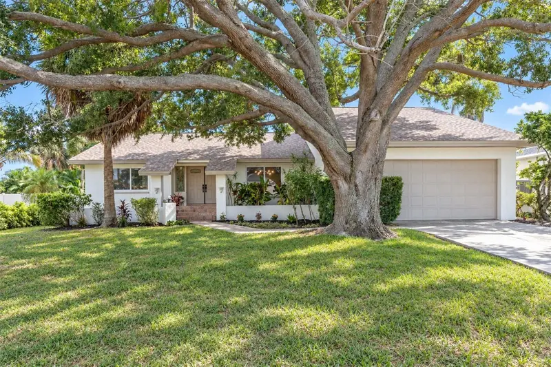 630 Pinta Dr, FL