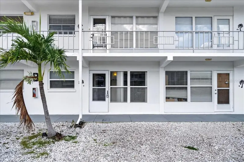 1221 Drew St #B7, FL