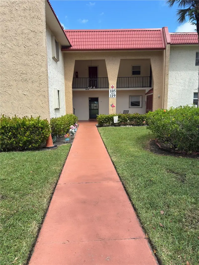 107 Lake Evelyn Dr #107, FL