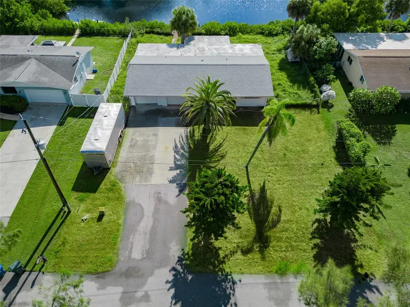 605 Barnes Pkwy, FL