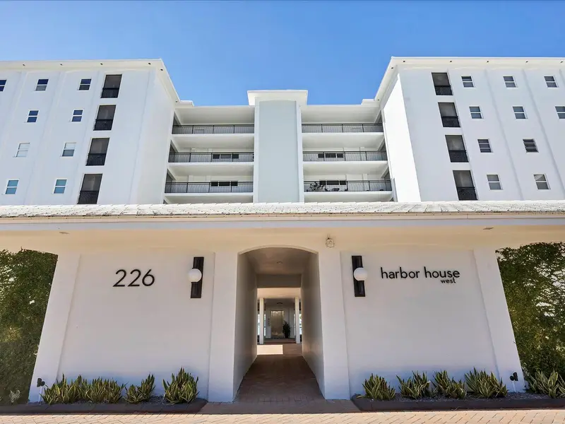 226 Golden Gate Pt #44, FL