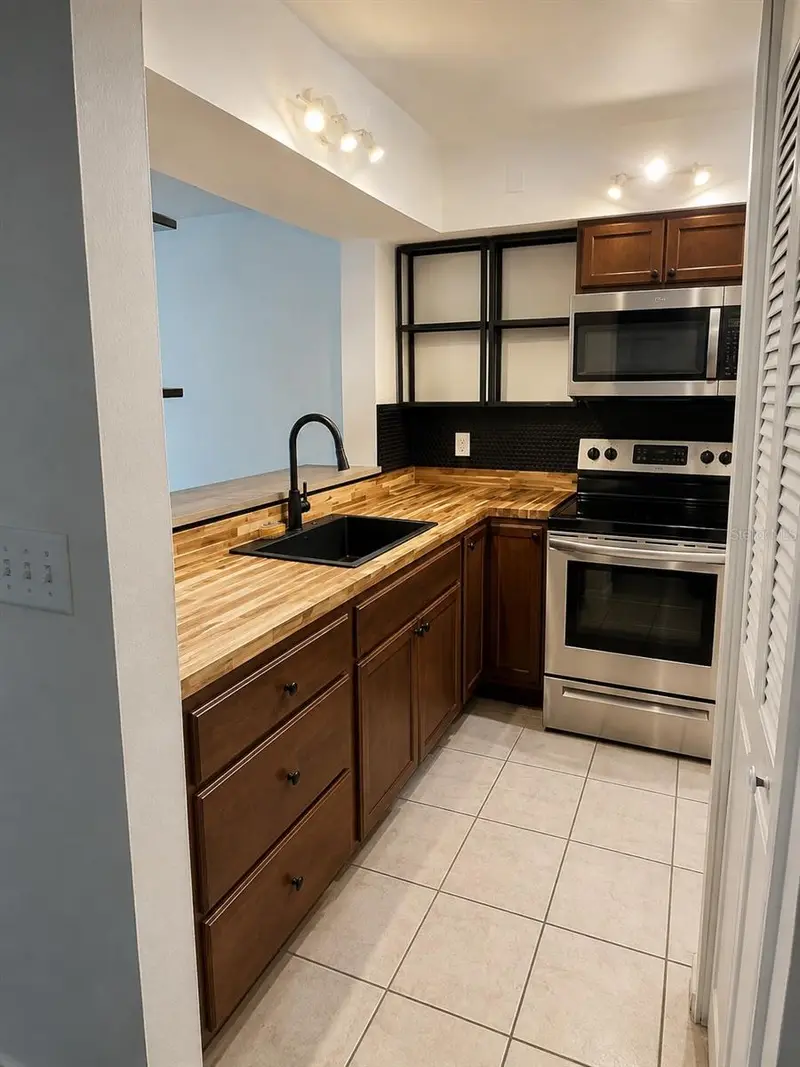2900 S Semoran Blvd #B1, FL