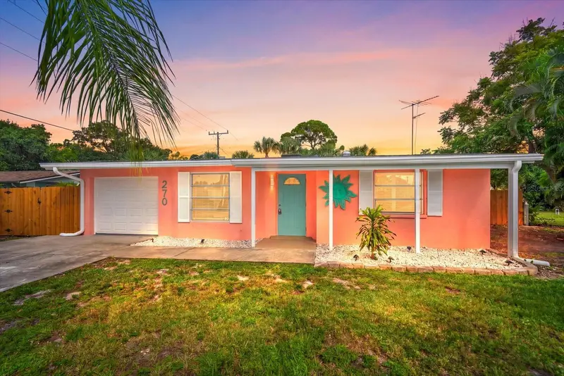 270 W Seminole Dr, FL