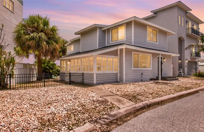 300 Bay Plz, FL