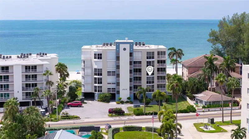 19616 Gulf Blvd #302, FL