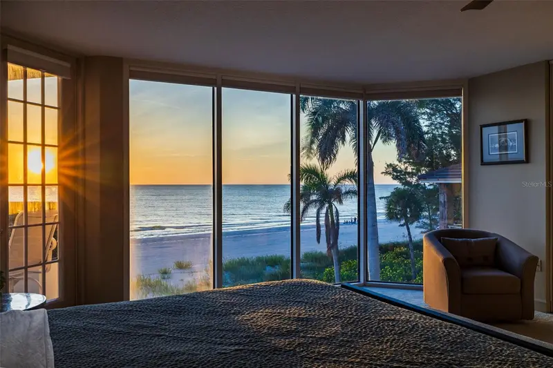 19616 Gulf Blvd #302, FL