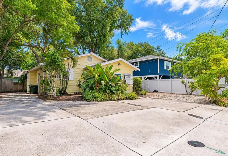 1712 Siesta Dr, FL