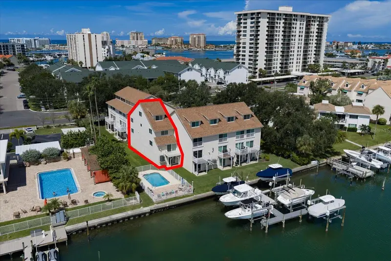 301 Island Way #E, FL