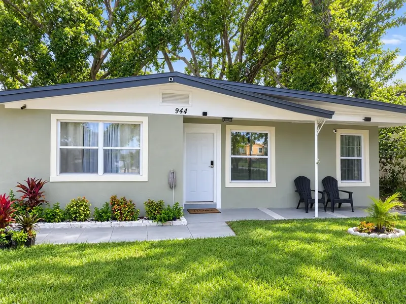 944 Hibiscus Ave, FL