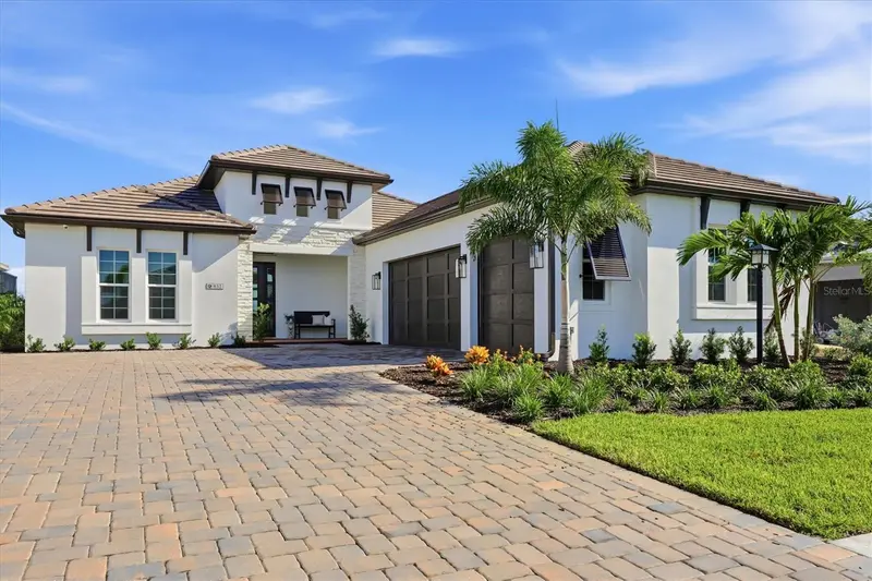 832 Blue Shell Loop, FL
