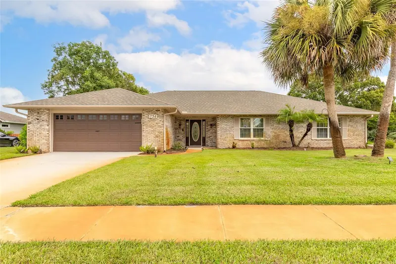 754 Pelican Bay Dr, FL