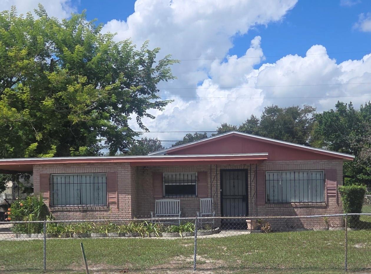 2211 9th St Ne, FL