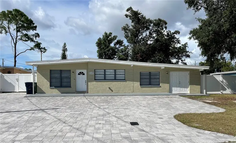 2307 W Hamilton Ave, FL