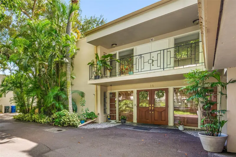 16 Country Club Dr #16, FL