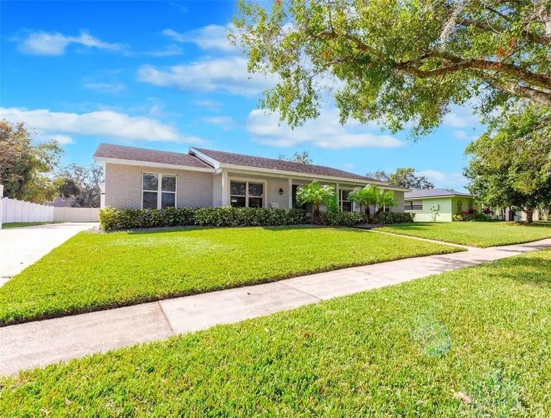 8144 Banyan Blvd, FL