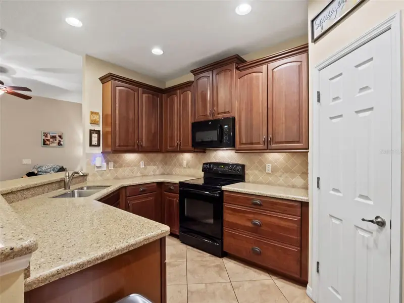 2137 Velvet Leaf Dr, FL