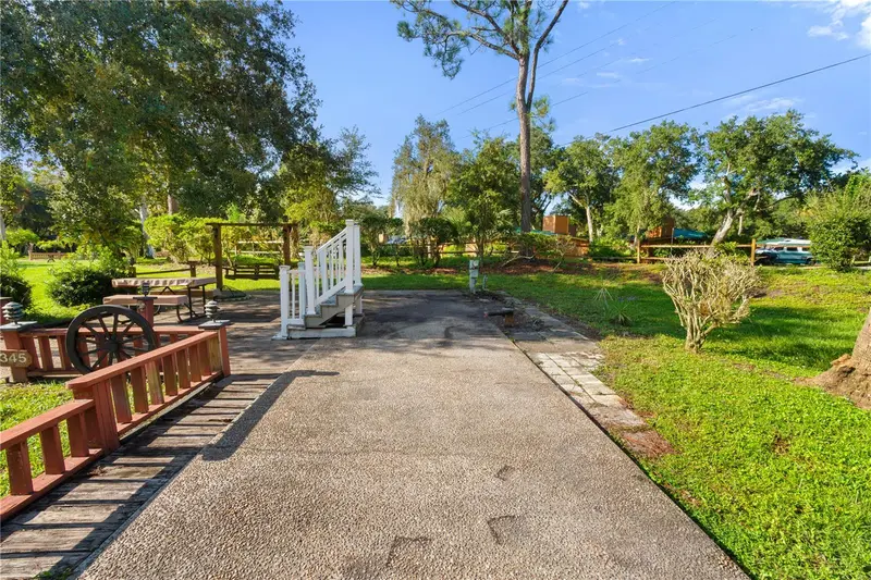 345 Deer Ct, FL