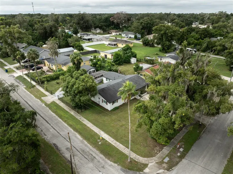 1004 N Camphor Ln, FL