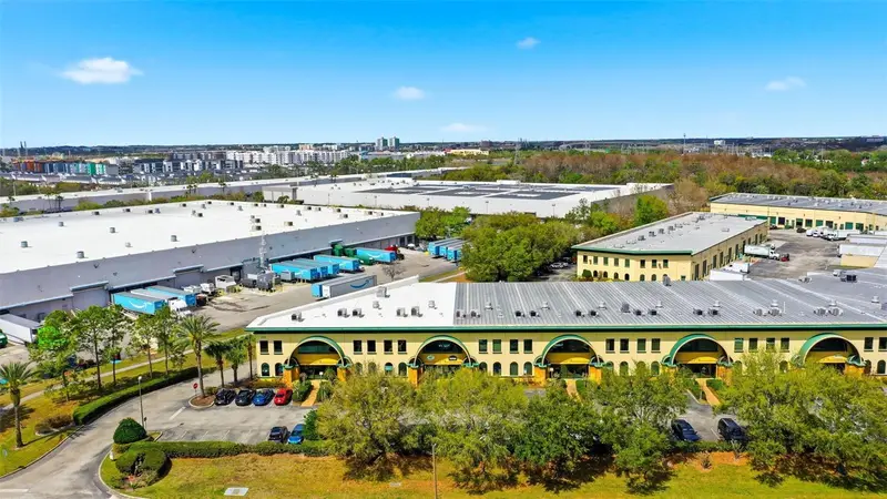 6881 Kingspointe Pkwy #6, FL