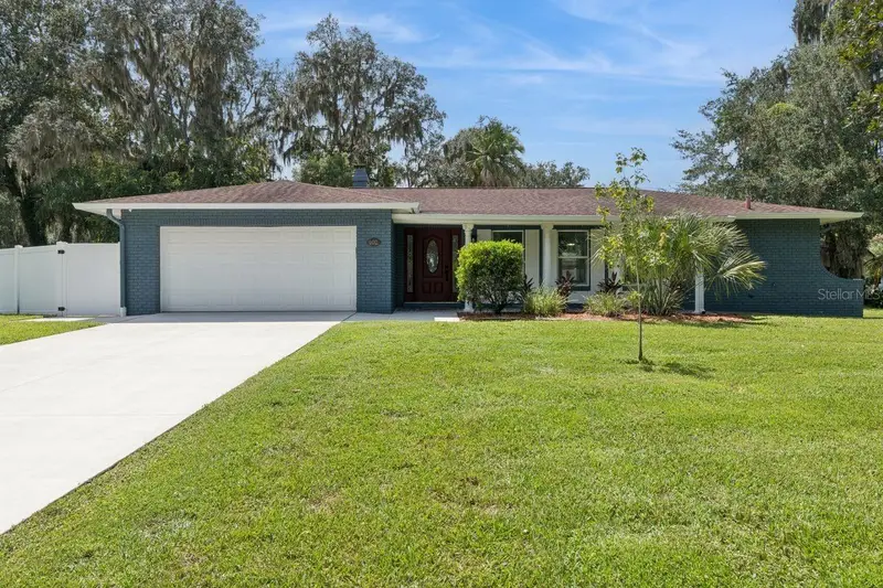 402 Valencia Cir, FL