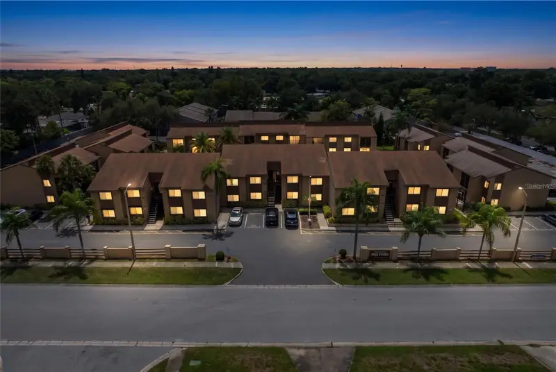 1575 Greenlea Dr #9, FL