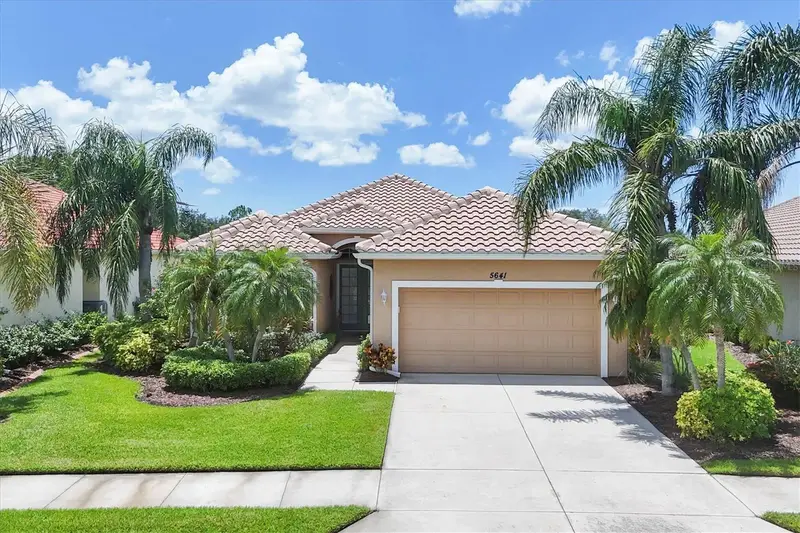 5641 Whispering Oaks Dr, FL