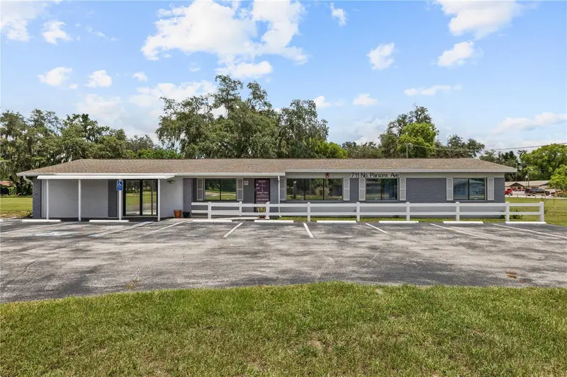 711 N Parsons Ave, FL